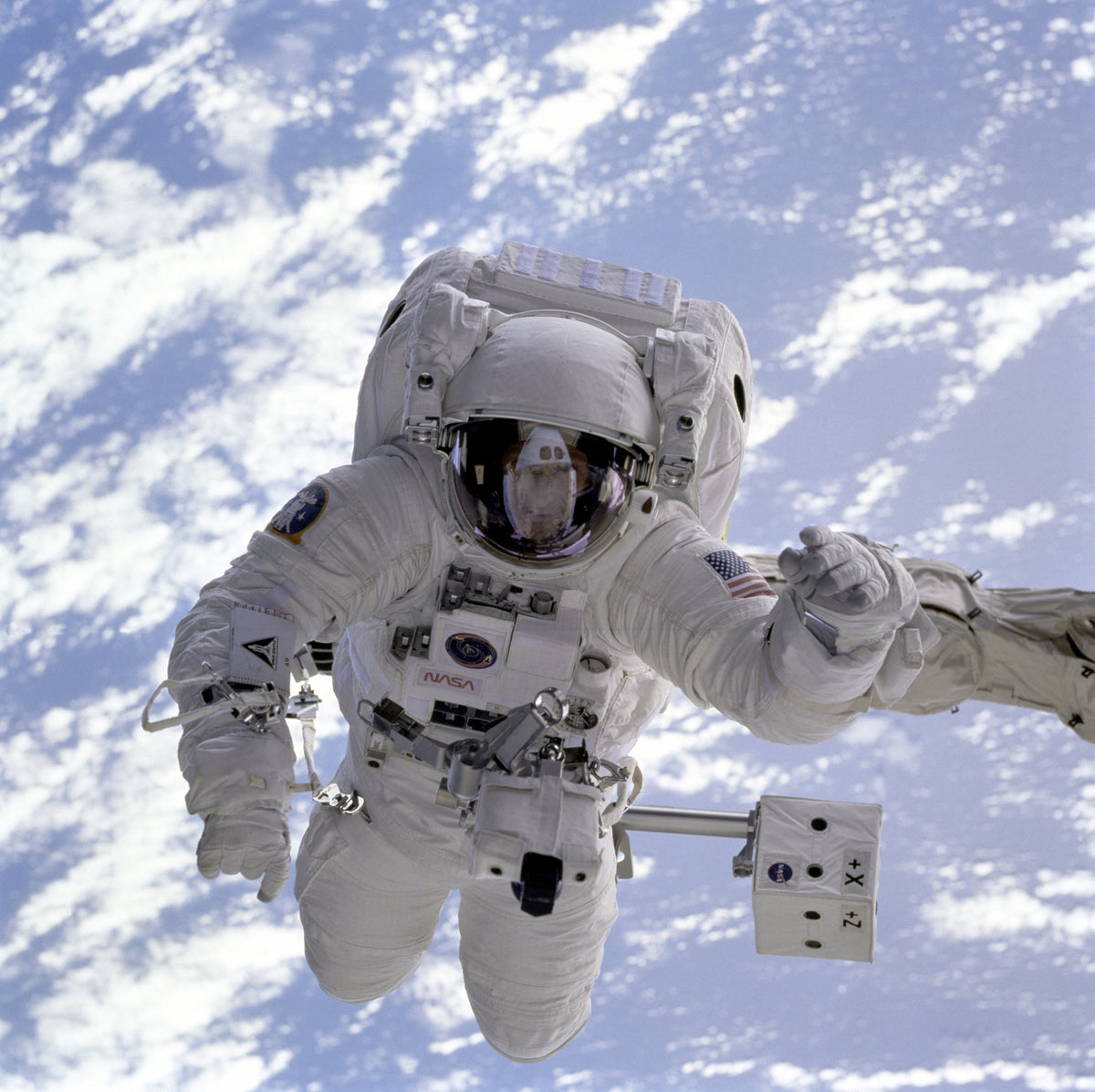 Od programu NASA do koszulki — skąd wzięła się technologia Outlast